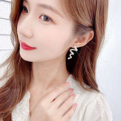 Cold Wind Zircon Minimally Personalized Spiral Wire Earrings